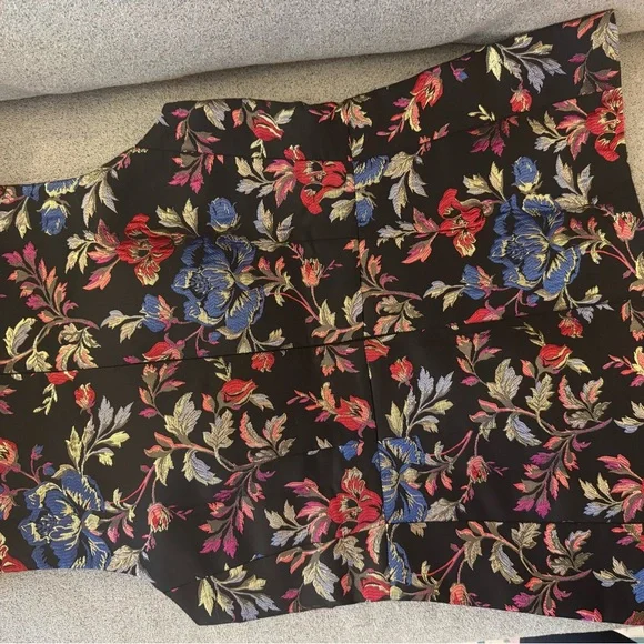 Ann Taylor - Floral Jacquard Crew Neck Top in Iconic Red - Size 6 NWT - Picture 8 of 8